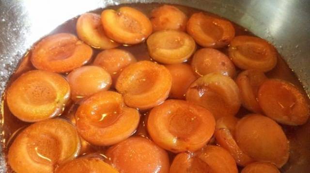 Apricot jam: 17 delicious recipes