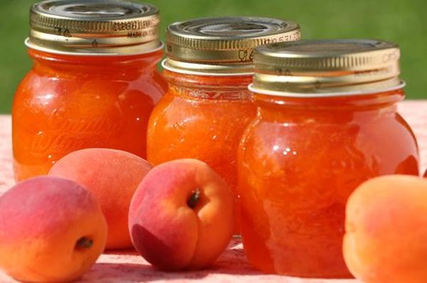 Apricot jam: recipes for making fruit slices, with and without seeds, in a slow cooker for the winter