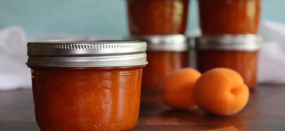 Apricot jam: recipes for making fruit slices, with and without seeds, in a slow cooker for the winter