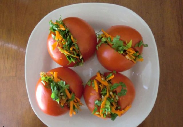 Armenian stuffed tomatoes