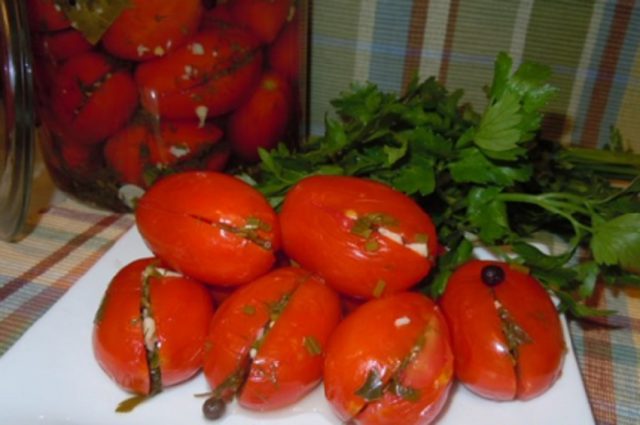 Armenian stuffed tomatoes