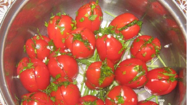 Armenian stuffed tomatoes