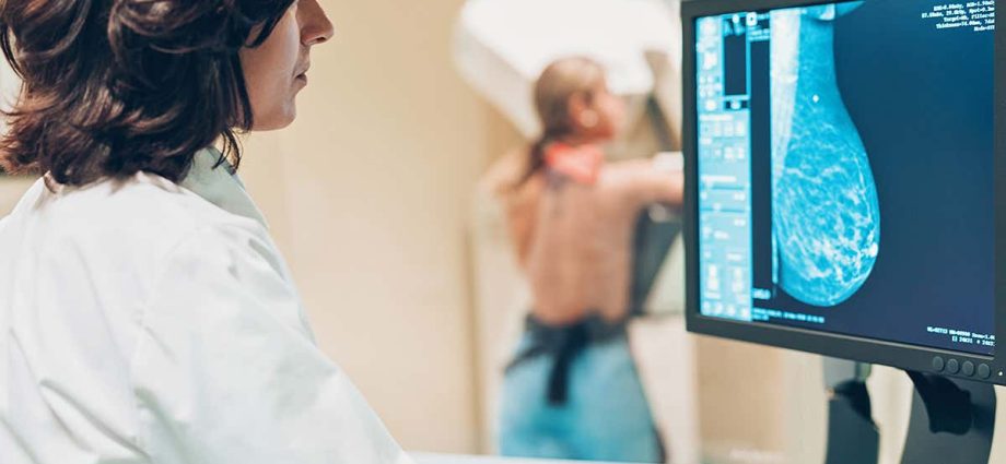 Artificial intelligence diagnoses breast cancer better than a radiologist