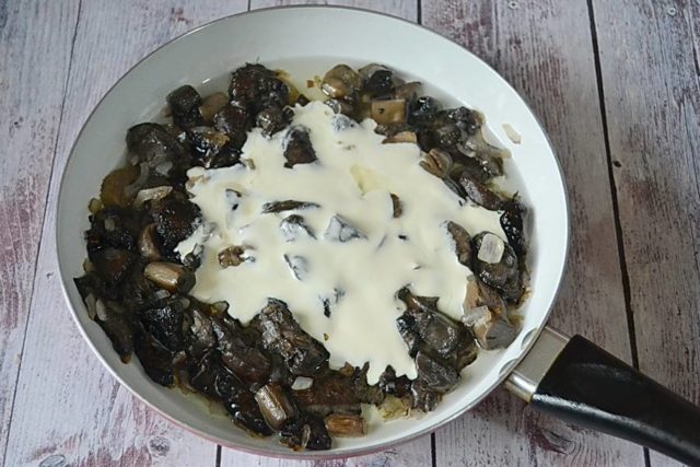 Aspen mushrooms with sour cream: recipes, photos