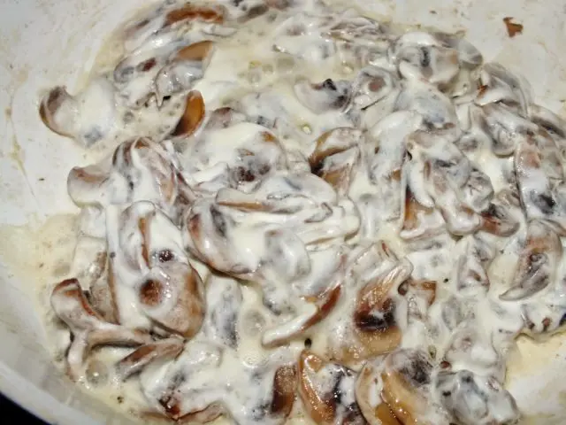 Aspen mushrooms with sour cream: recipes, photos