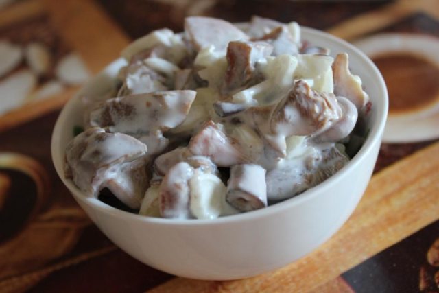 Aspen mushrooms with sour cream: recipes, photos