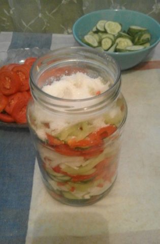 Autumn salad with cucumbers: a recipe for the winter