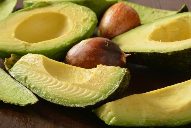 Avocado pit: edible or not, can it be used