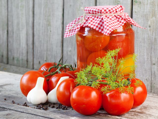 Awesome tomatoes in jelly for the winter