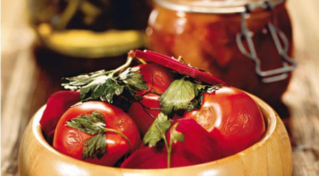 Awesome tomatoes in jelly for the winter