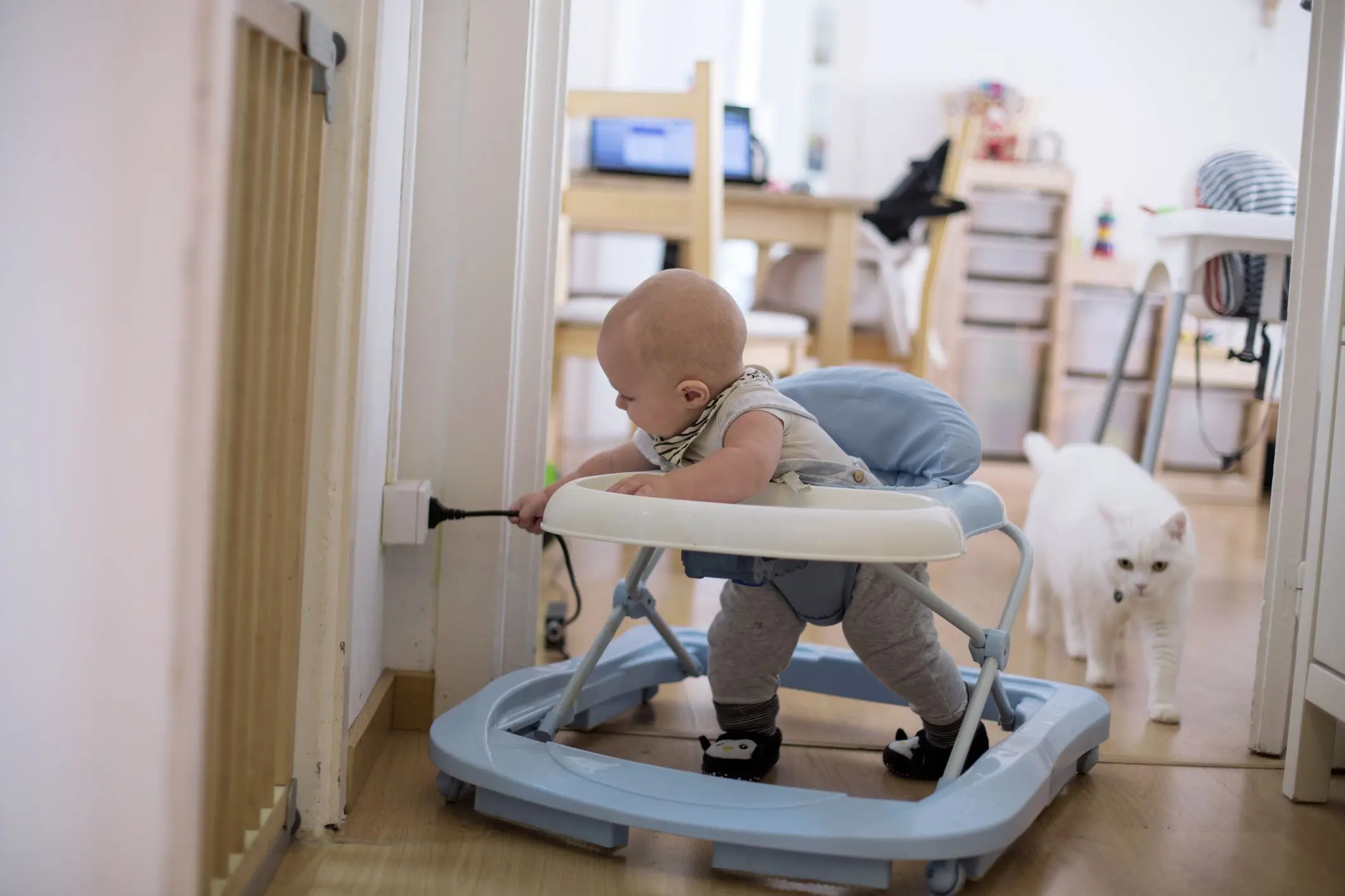 Baby walker &#8211; advantages and disadvantages. Are baby walkers harmful?