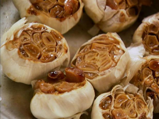 Baked garlic: health benefits and contraindications