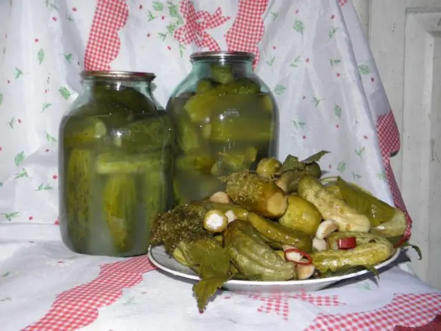 Barrel cucumbers in a jar for the winter at home: step by step recipes, video