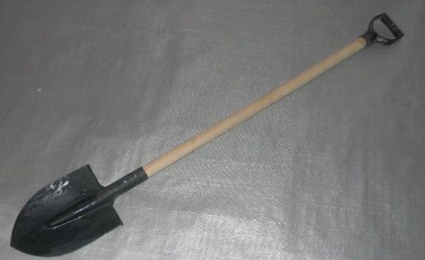 Bayonet shovel: manufacturing and use in the garden and the city