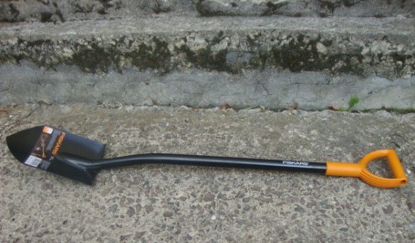 Bayonet shovel: manufacturing and use in the garden and the city