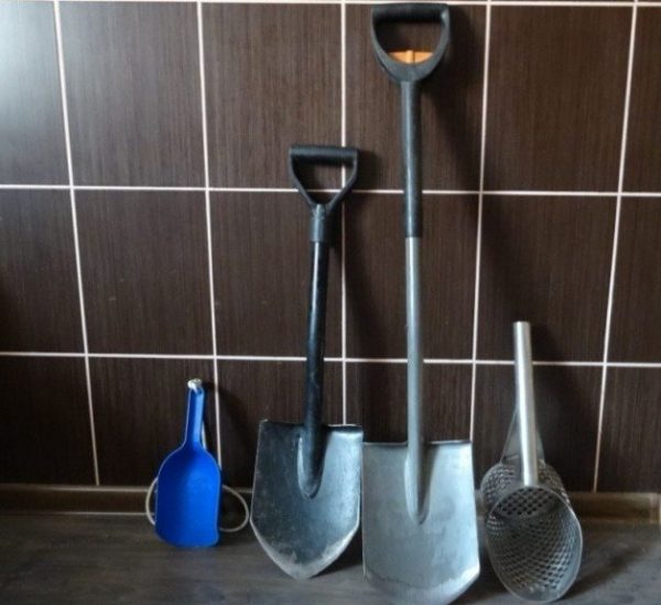 Bayonet shovel: manufacturing and use in the garden and the city