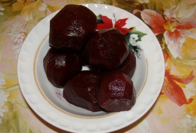 Beet marinade for the winter: delicious recipes