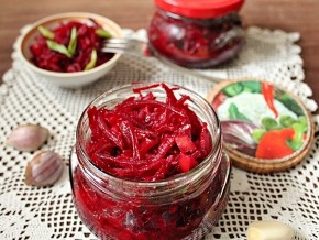 Beet marinade for the winter: delicious recipes