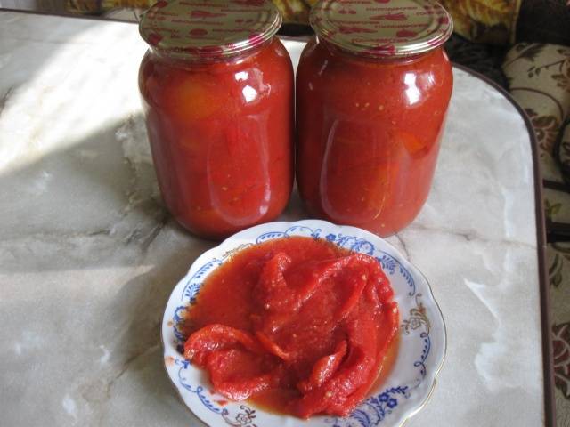 Bell pepper lecho with tomatoes 