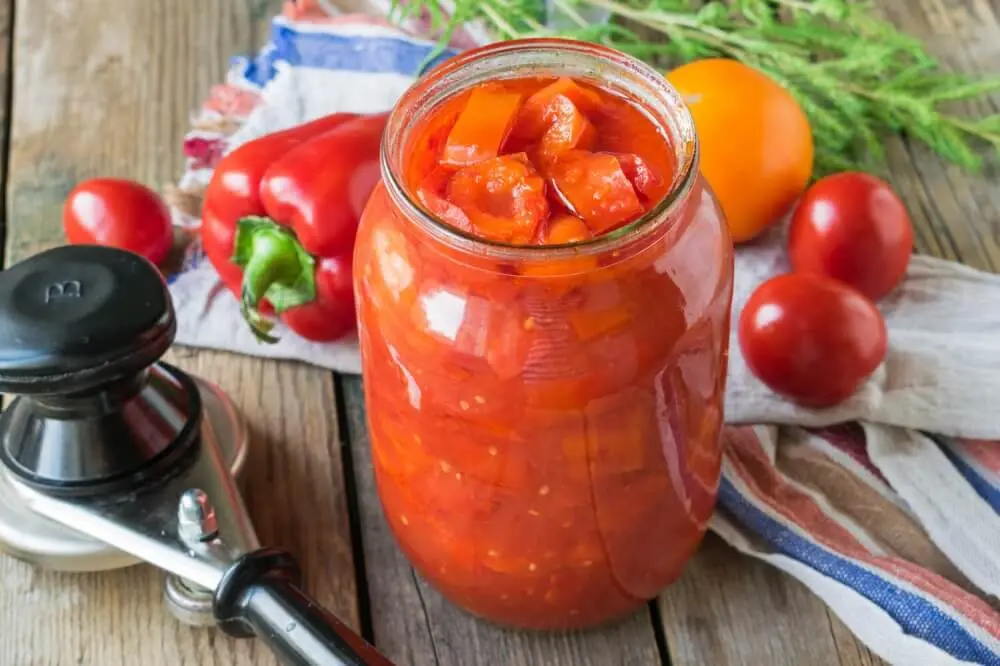 Bell pepper lecho with tomatoes 