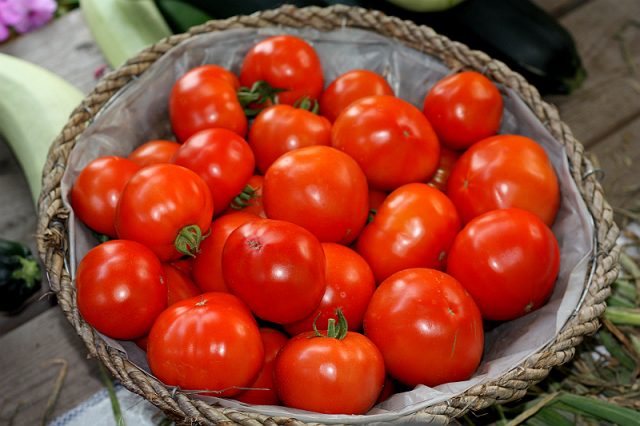 Bella Ross tomato: characteristics and description of the variety