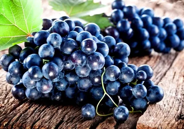 Black grapes, its types, advantages and benefits