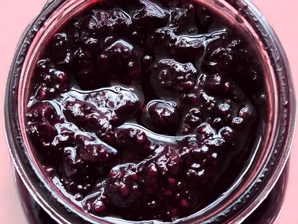 Blackberry jam for the winter: recipe Five minutes, without cooking, whole berries, with apples, raspberries, elderberries