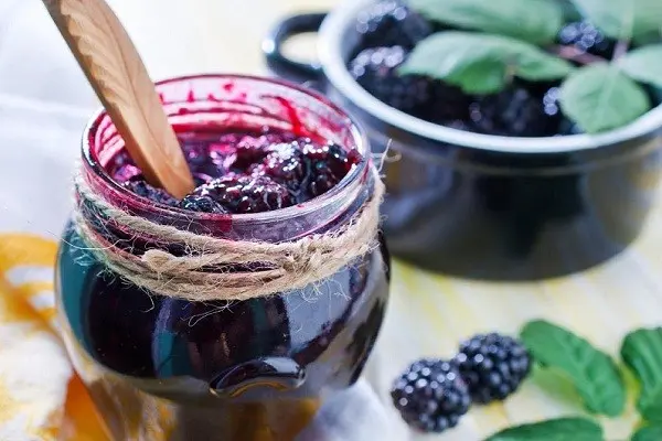 Blackberry jam for the winter: recipe &#8220;Five minutes&#8221;, without cooking, whole berries, with apples, raspberries, elderberries