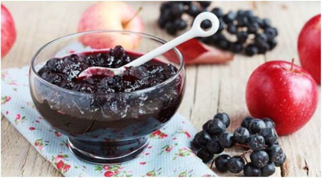 Blackberry jam in a slow cooker