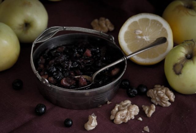 Blackberry jam in a slow cooker