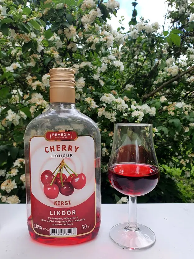 Blackberry liqueur with cherry leaves