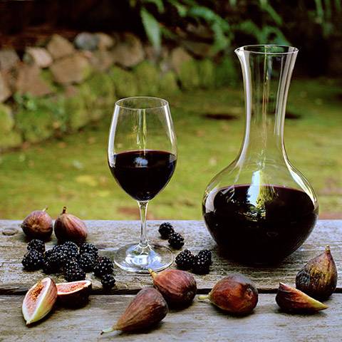 Blackberry wine at home: recipe 