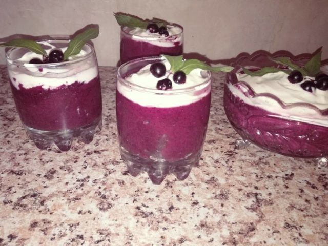 Blackcurrant and redcurrant mousse recipes