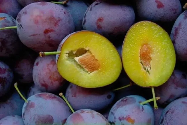 Blackcurrant compote: delicious recipes for the winter and for every day (for now), benefits and harms, calories