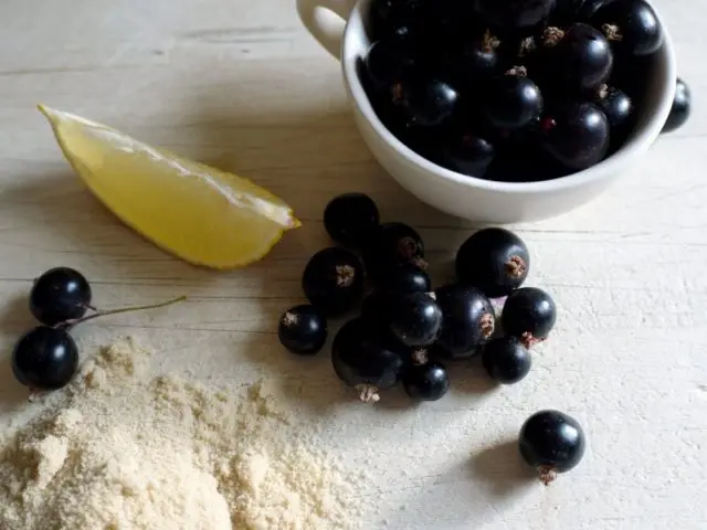 Blackcurrant for the winter, mashed with sugar: benefits, how to cook