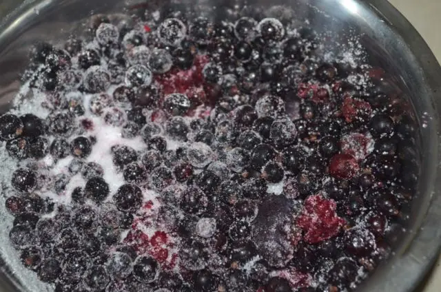 Blackcurrant jam for the winter: simple recipes