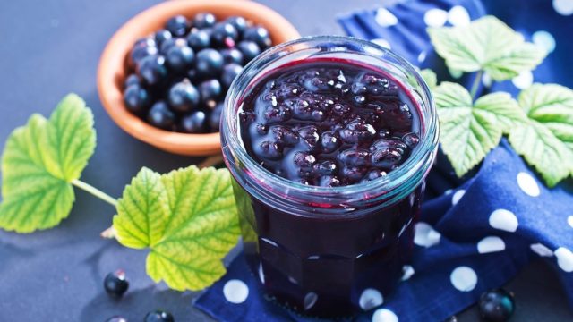 Blackcurrant jam recipes for the winter: with cherries, bananas, irga, apples