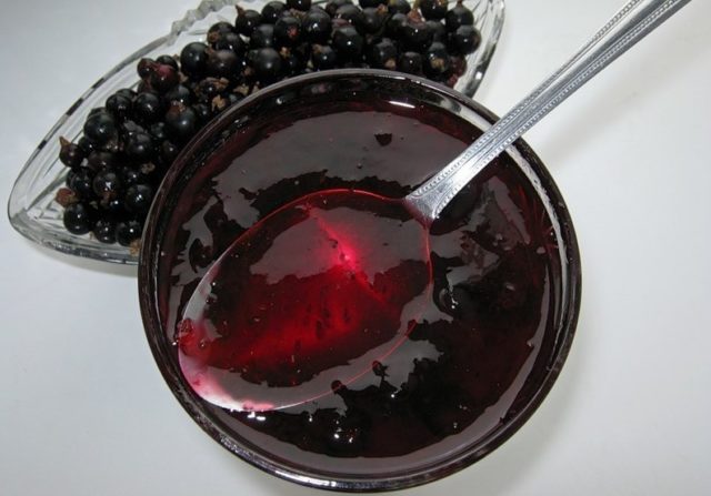 Blackcurrant: jelly for the winter without cooking