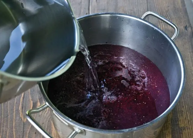 Blackcurrant juice: recipes for the winter