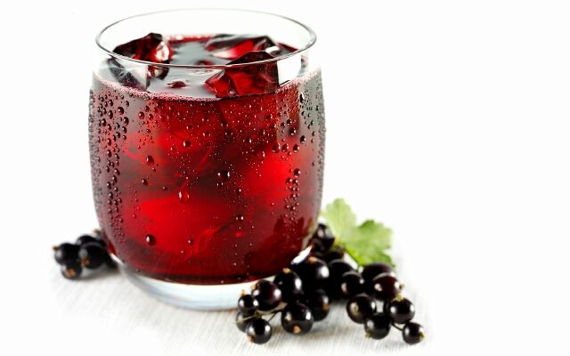 Blackcurrant juice: recipes for the winter