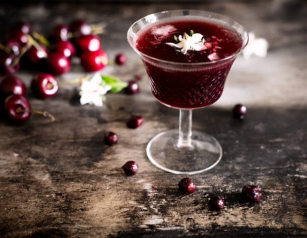 Blackcurrant liqueur at home