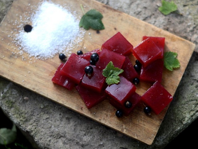 Blackcurrant marmalade at home