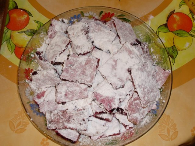 Blackcurrant pastille at home