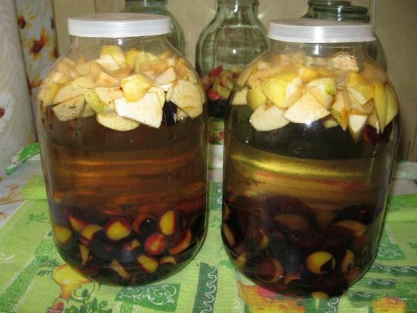 Blackthorn compote for the winter: how to cook, how much sugar, benefits and harms, contraindications