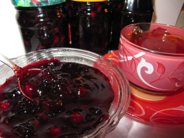 Blackthorn jam with seeds for the winter: simple recipes