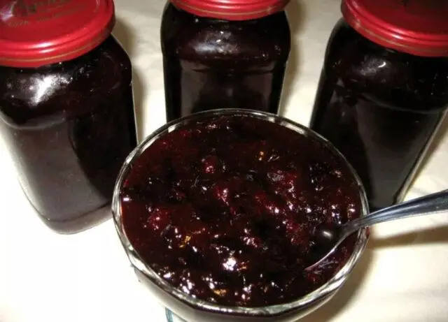 Blackthorn jam with seeds for the winter: simple recipes