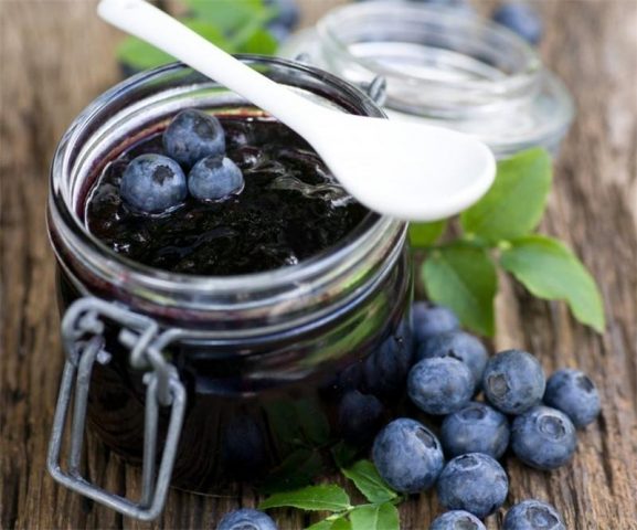 Blueberries in their own juice for the winter