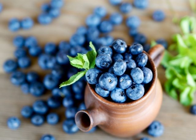 Blueberries in their own juice for the winter