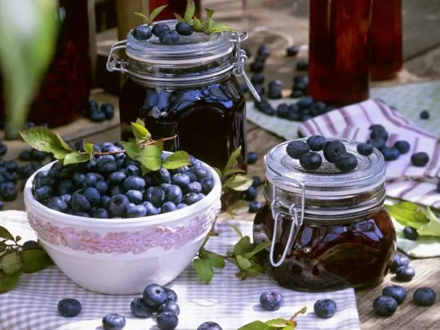 Blueberries in their own juice for the winter