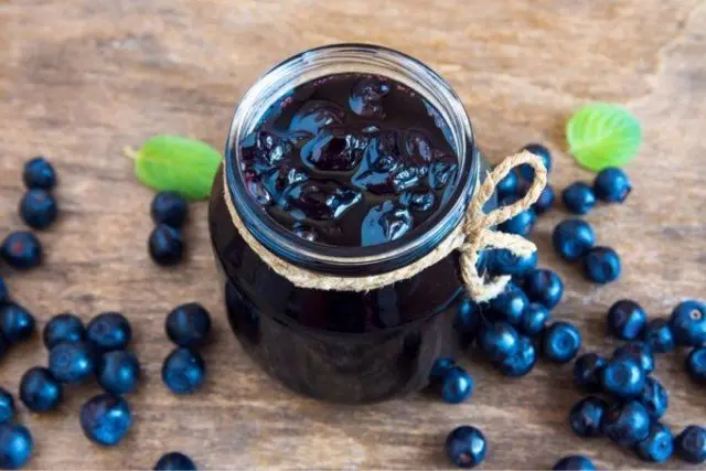 Blueberries in their own juice for the winter